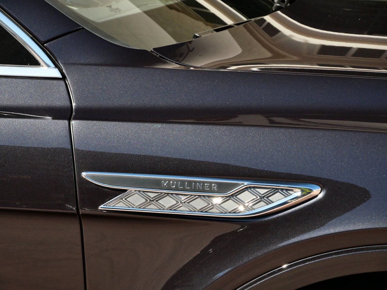 Used 2025 Bentley Bentayga Extended Wheelbase AWD/4WD image 11