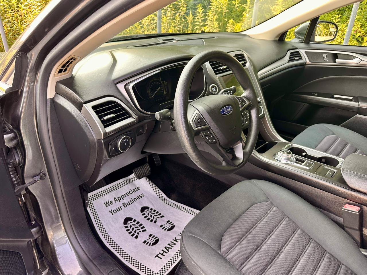 Used 2017 Ford Fusion SE w/ Fusion SE Technology Package FWD image 28