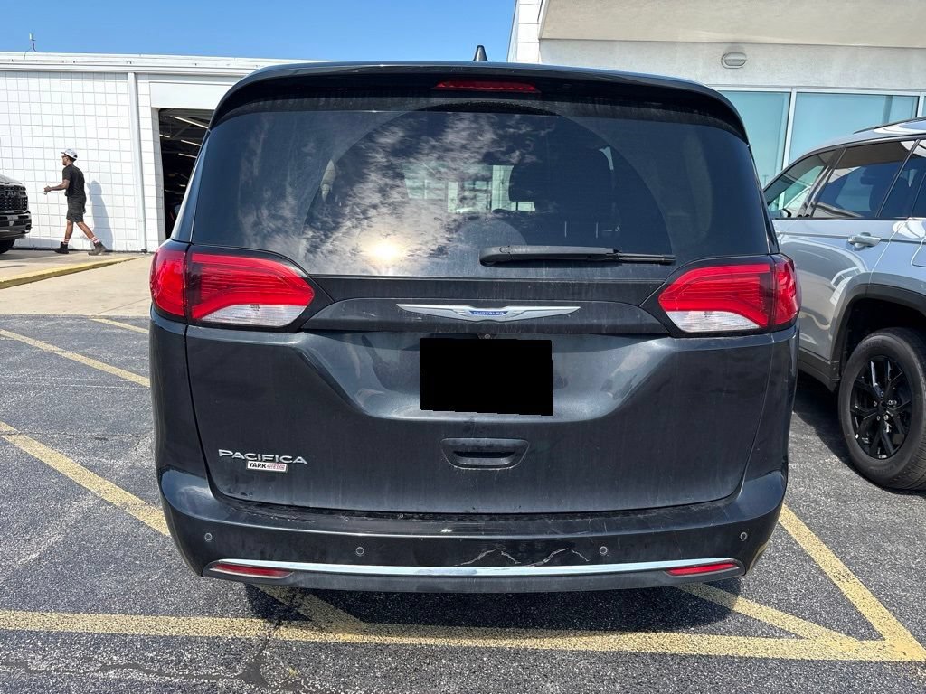 Certified 2018 Chrysler Pacifica Touring-L Plus FWD image 5