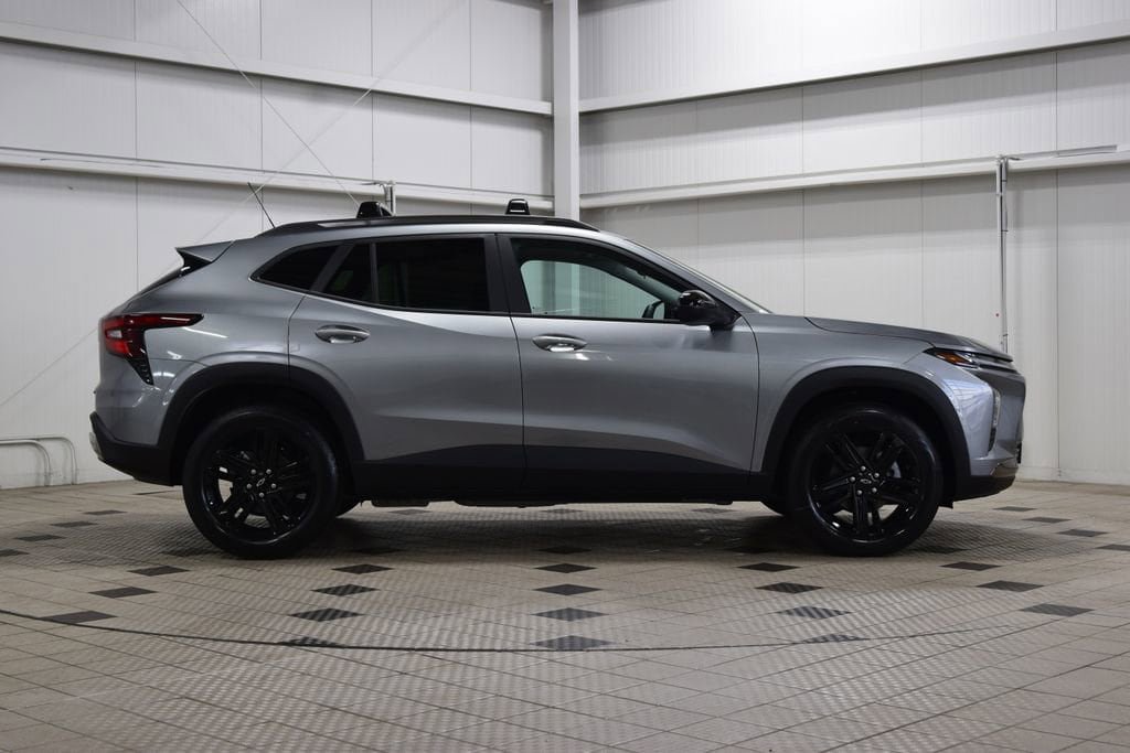New 2026 Chevrolet Trax ACTIV w/ Sunroof Package FWD image 9