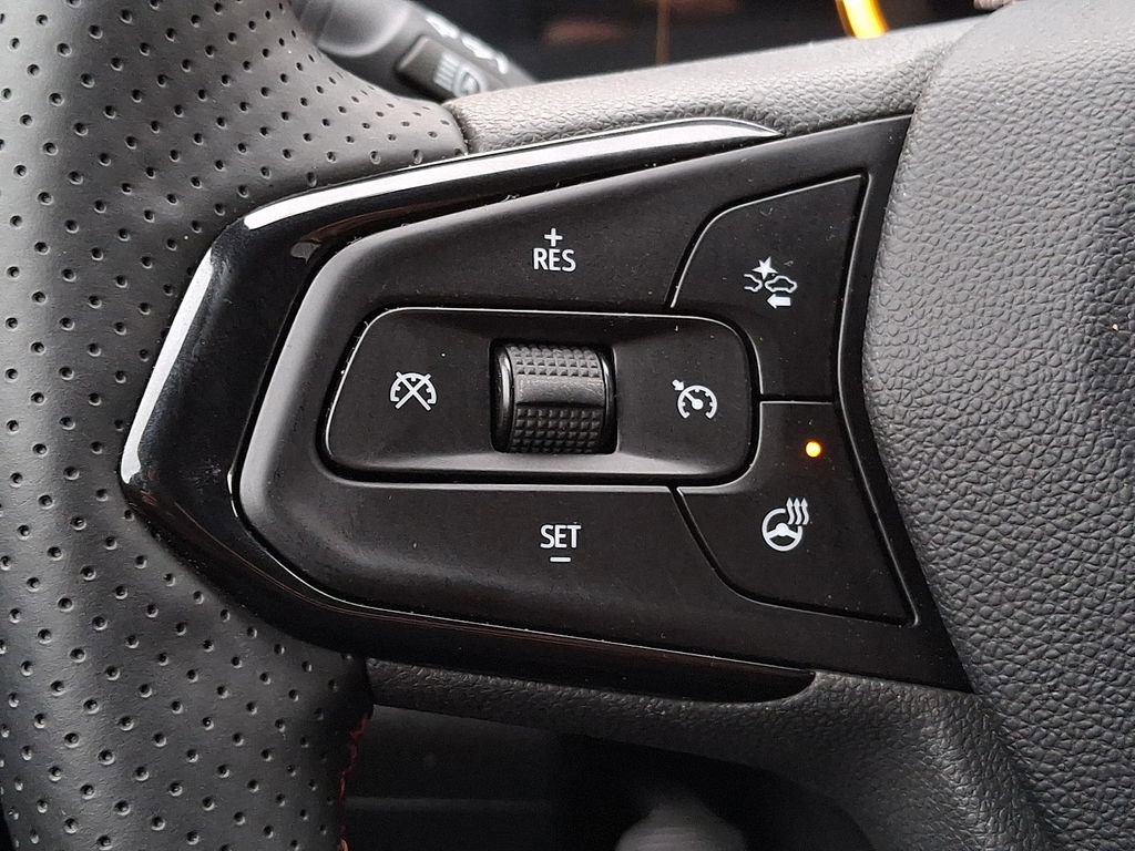 Used 2025 Chevrolet Trax RS image 19