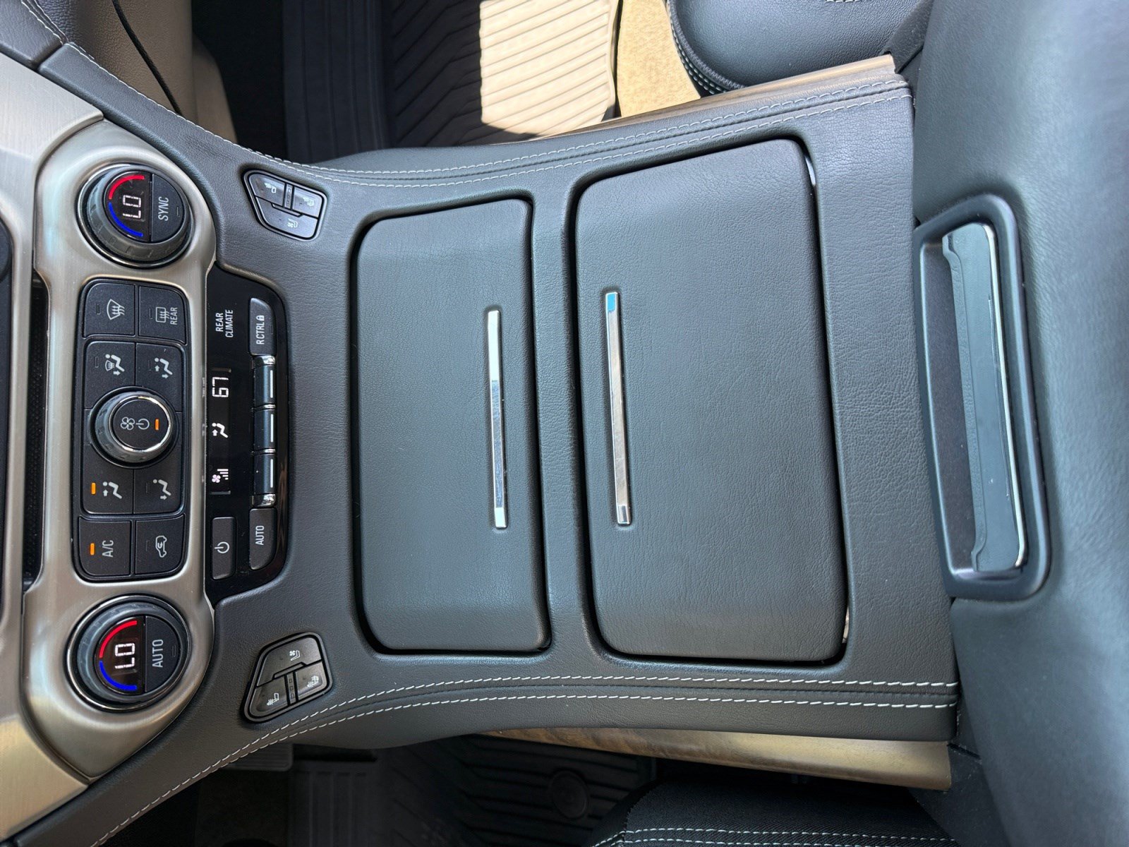 Used 2018 GMC Yukon Denali AWD/4WD image 15
