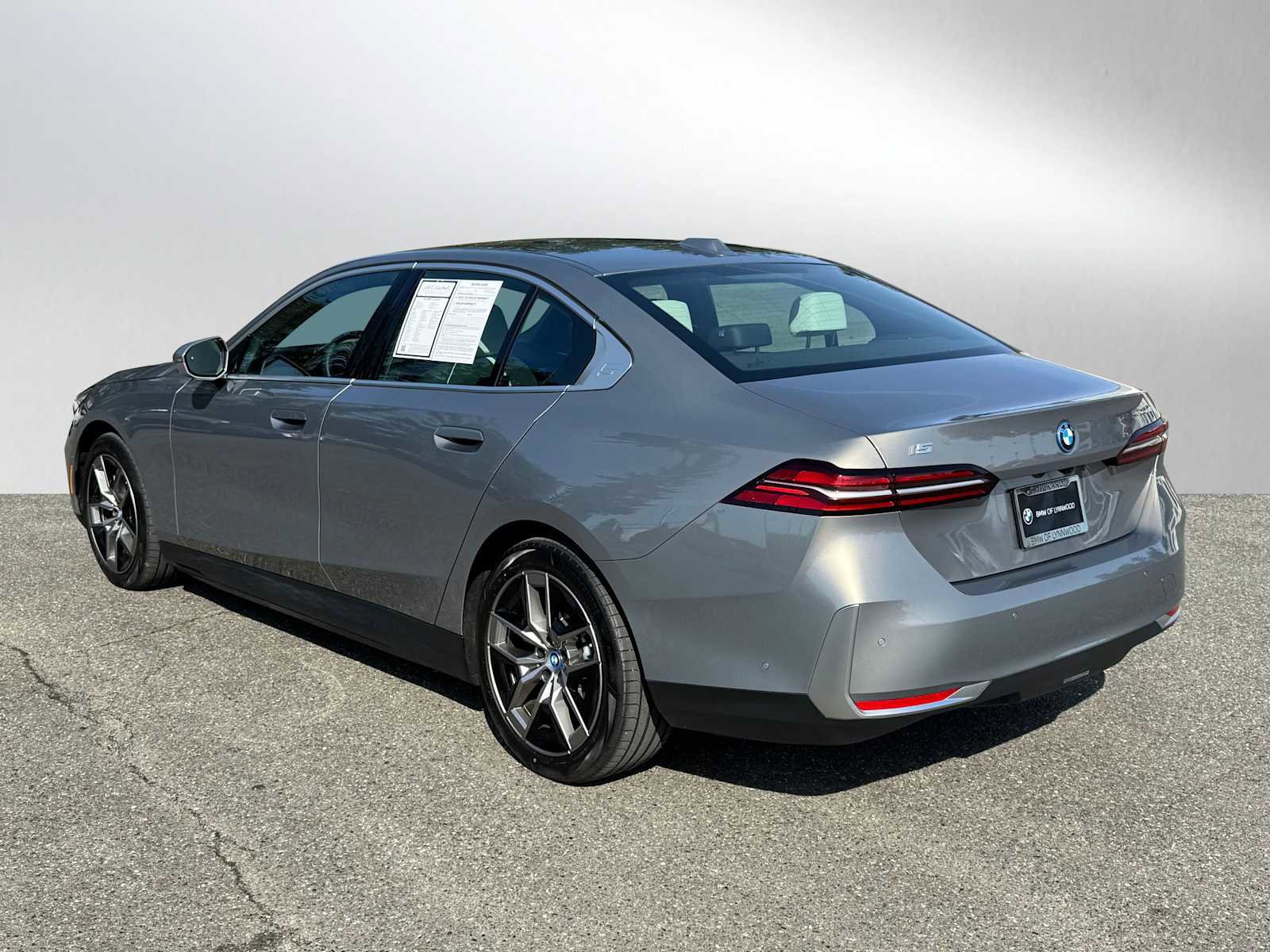 Used 2025 BMW i5 xDrive40 w/ Premium Package image 5