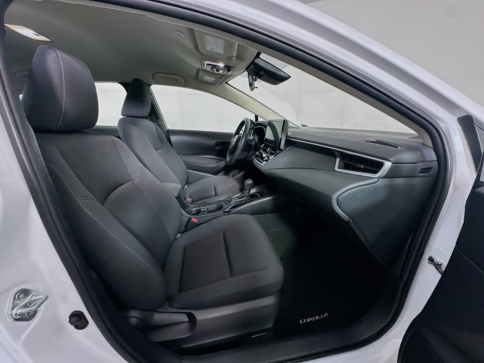 Used 2024 Toyota Corolla LE FWD image 29