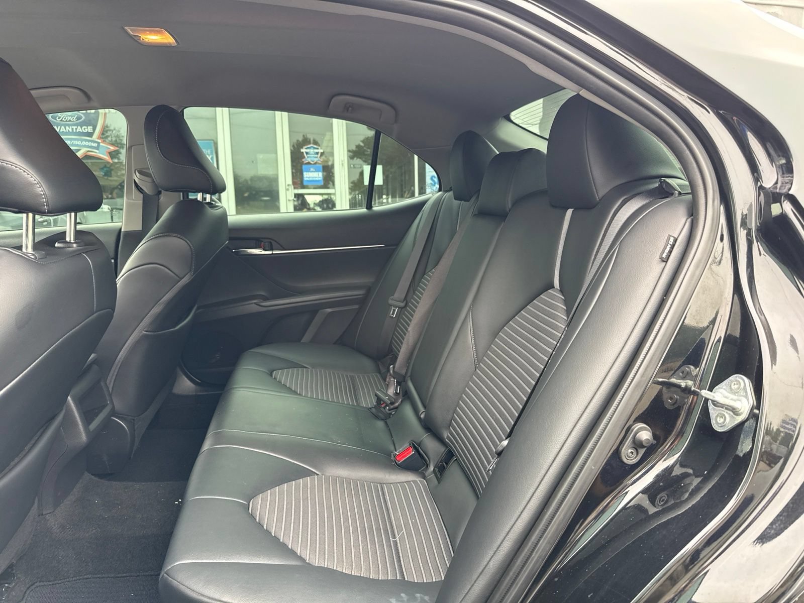 Used 2022 Toyota Camry SE w/ Carpet Mat Package (TMS) FWD image 5