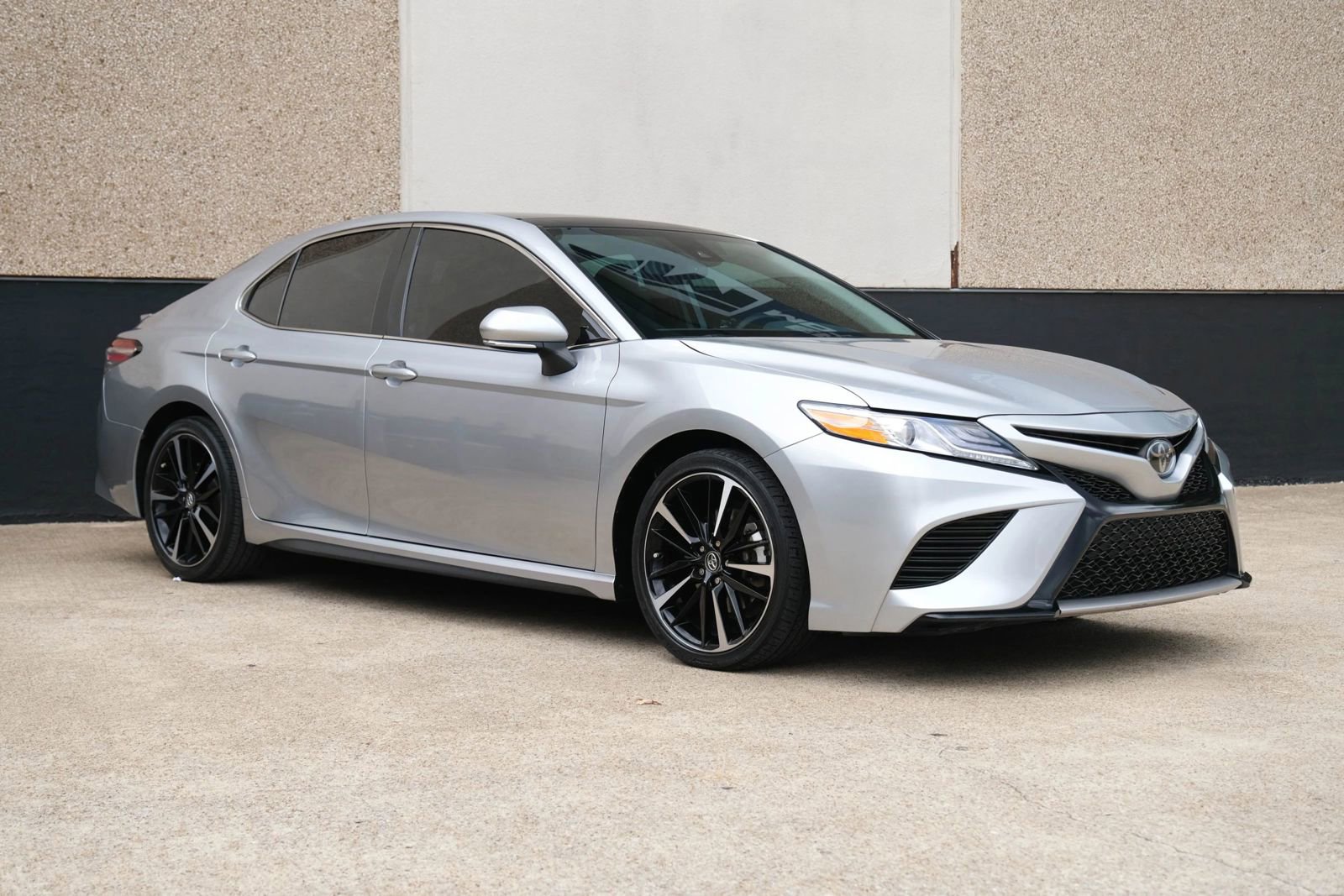 Used 2020 Toyota Camry XSE image 4