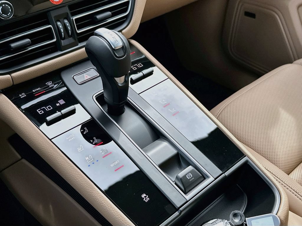 New 2026 Porsche Macan AWD/4WD image 19