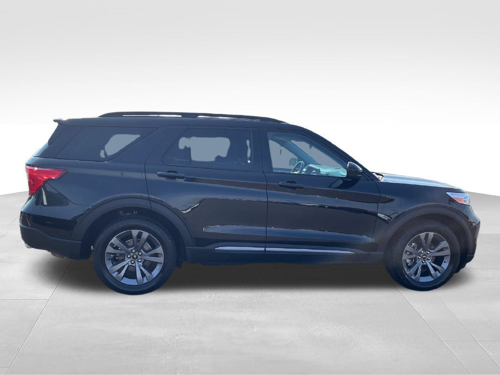 Used 2023 Ford Explorer XLT w/ Equipment Group 202A AWD/4WD image 6