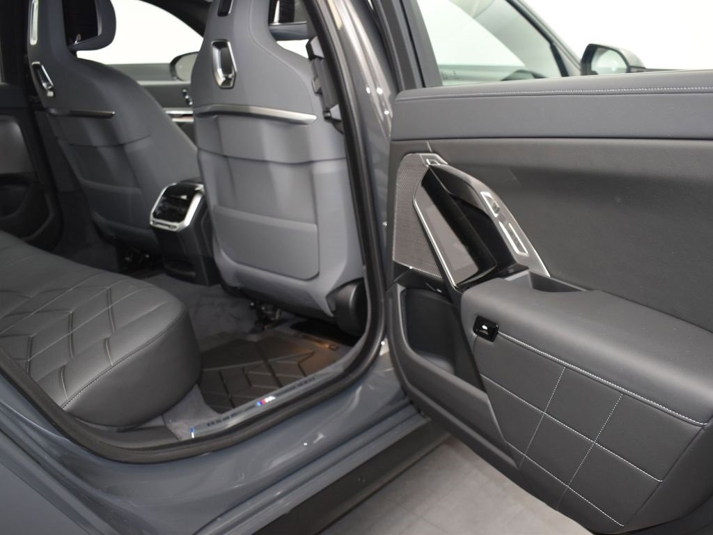 New 2026 BMW 740i w/ Executive Package image 16