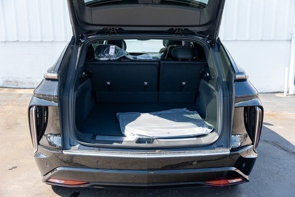 New 2025 Cadillac Lyriq Luxury image 9