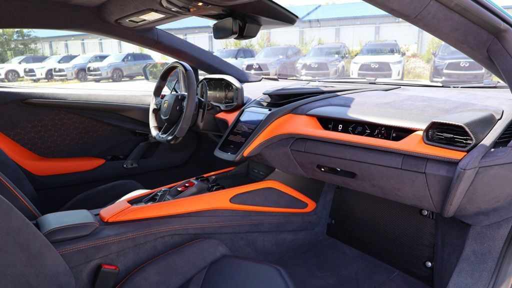 Used 2024 Lamborghini Revuelto AWD/4WD image 12