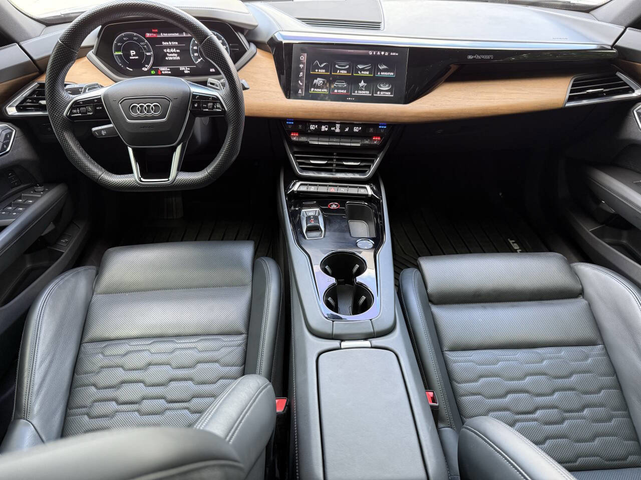 Used 2023 Audi e-tron GT Premium Plus AWD/4WD image 25