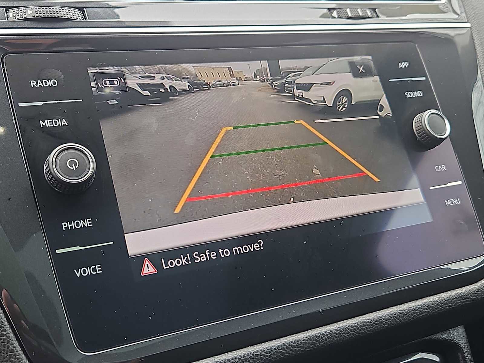 Used 2022 Volkswagen Tiguan SE w/ Panoramic Sunroof Package image 15