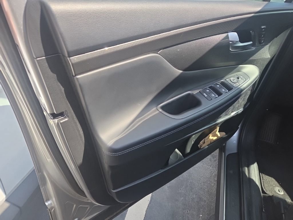 Used 2022 Hyundai Santa Fe Limited w/ Cargo Package image 7