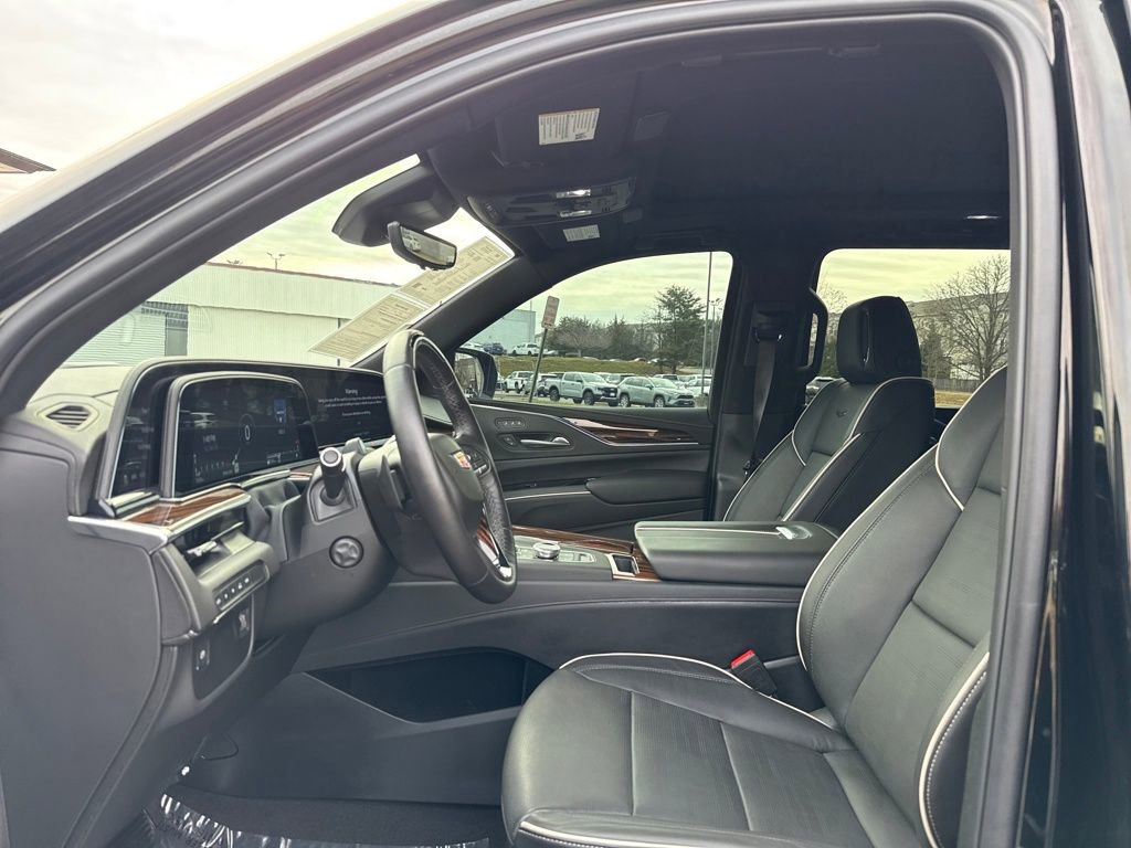 Used 2024 Cadillac Escalade ESV Premium Luxury image 11