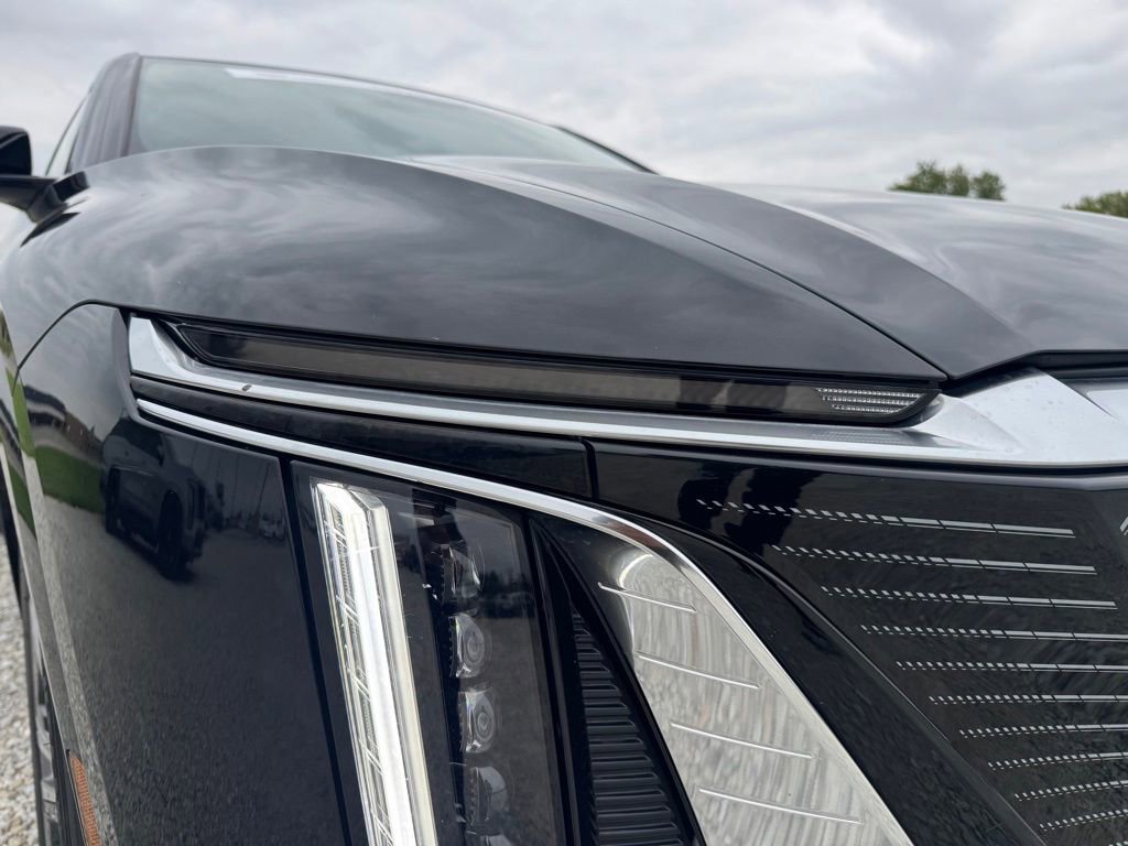 Certified 2024 Cadillac Lyriq Luxury image 9