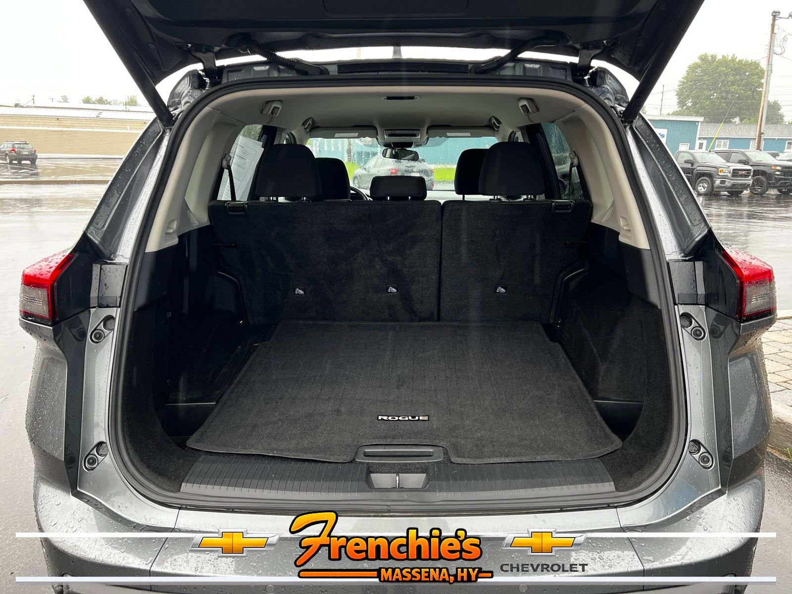 Used 2025 Nissan Rogue SV AWD/4WD image 5