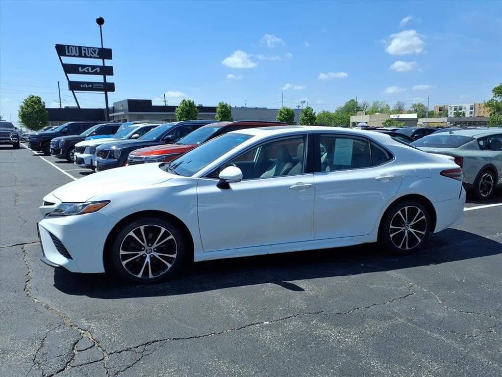 Used 2019 Toyota Camry SE w/ Convenience Package FWD image 21