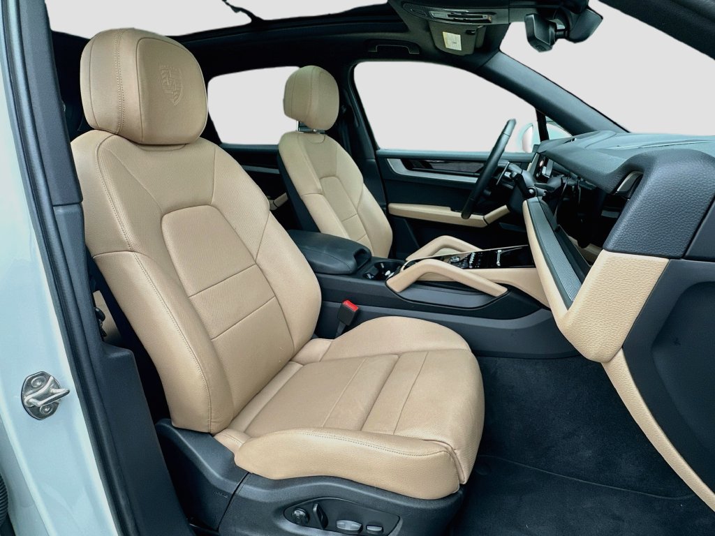 Certified 2026 Porsche Cayenne AWD/4WD image 29