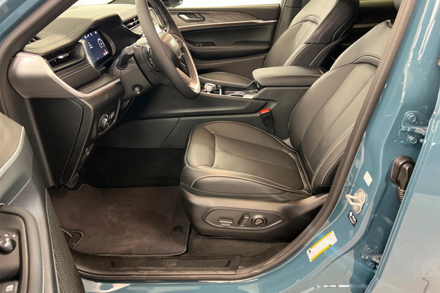 New 2026 Jeep Grand Cherokee Limited AWD/4WD image 18