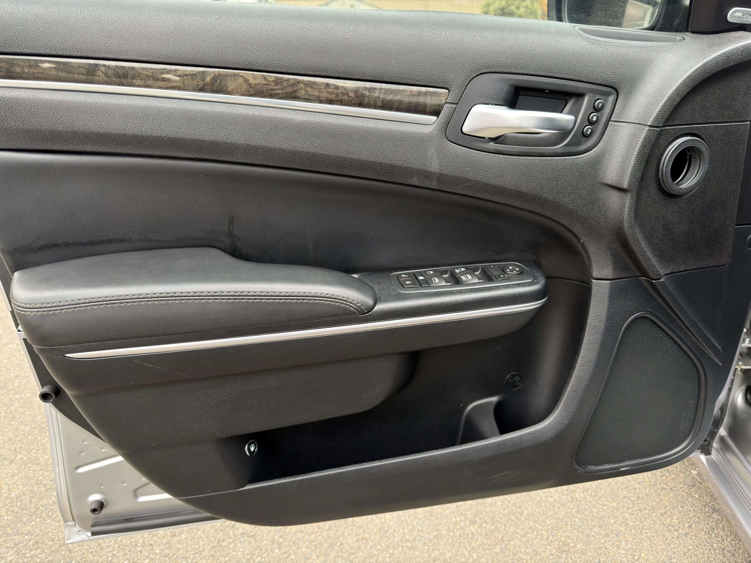 Used 2016 Chrysler 300 C image 19