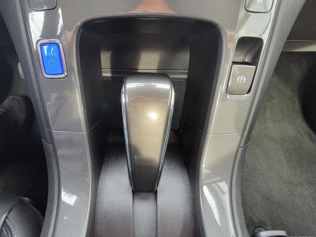 Used 2015 Chevrolet Volt Premium w/ Premium Trim Package FWD image 35