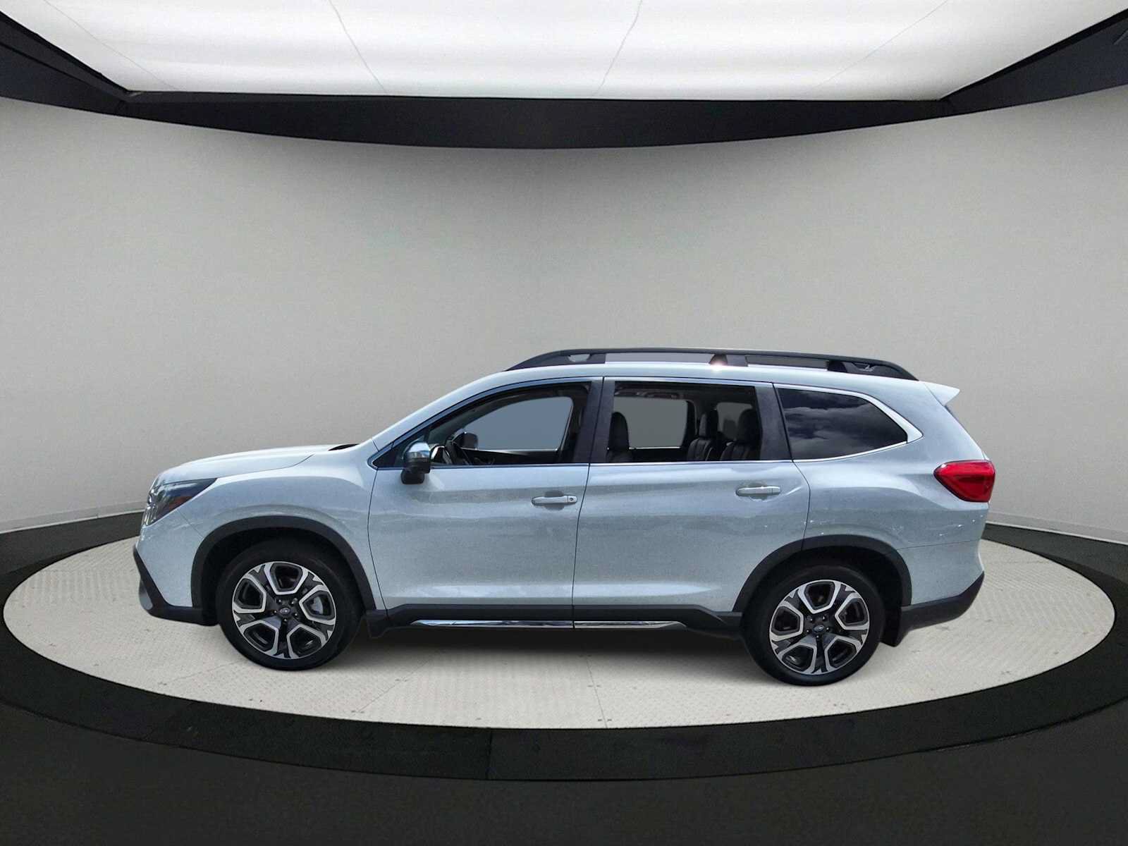 Used 2023 Subaru Ascent Limited w/ Technology Package AWD/4WD image 5