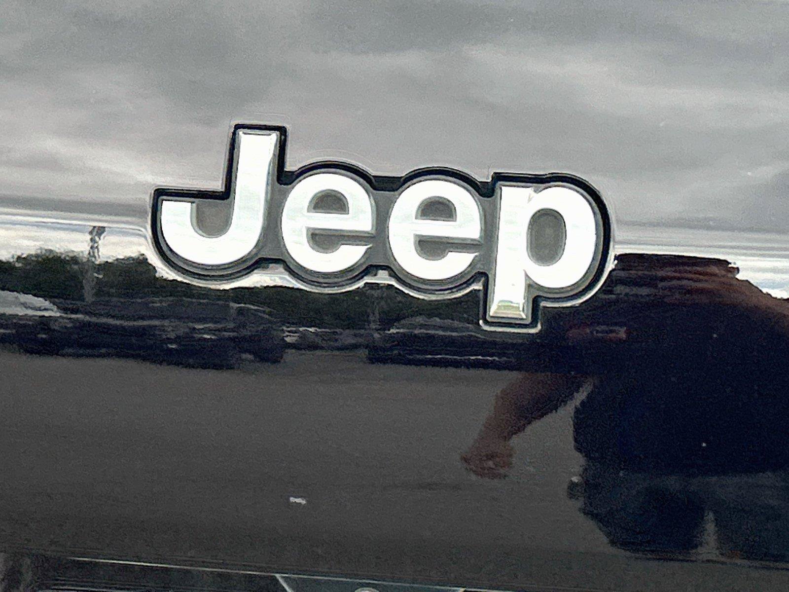 Used 2022 Jeep Grand Cherokee L Limited w/ Trailer Tow Group (B) AWD/4WD image 12