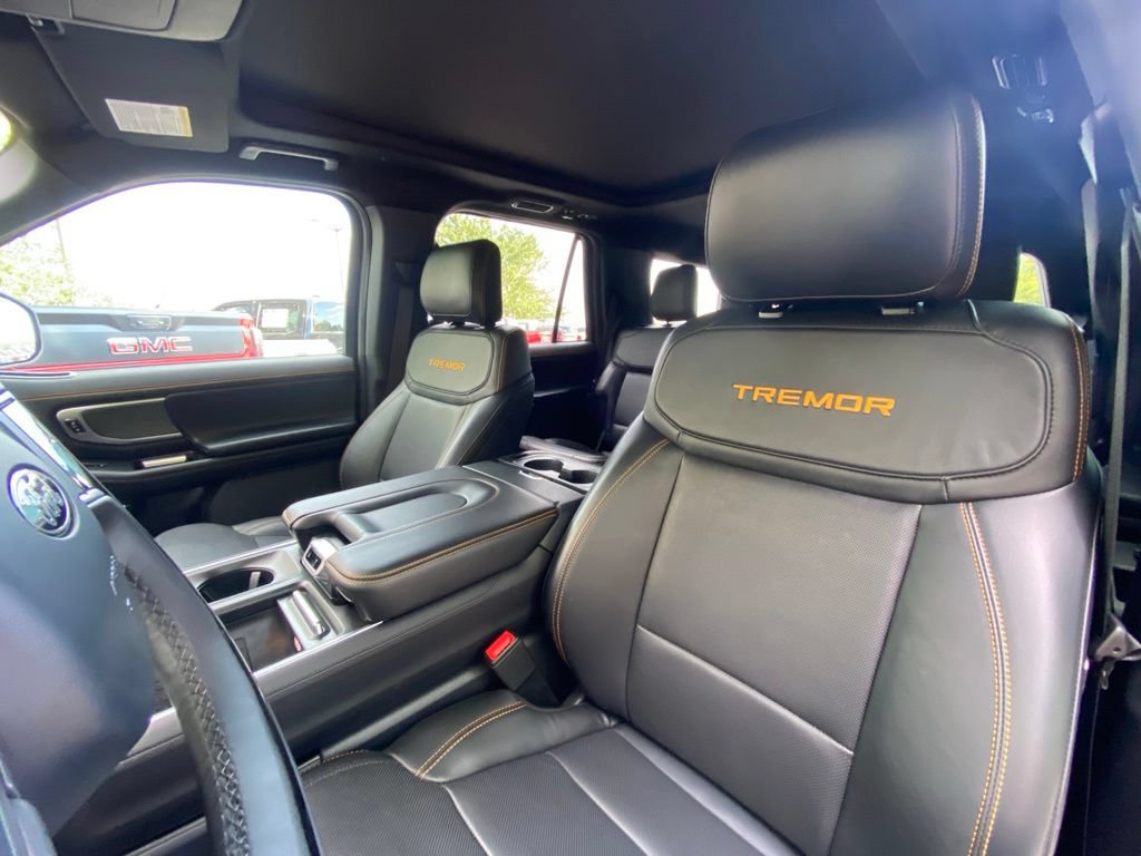 Used 2025 Ford Expedition Tremor AWD/4WD image 27