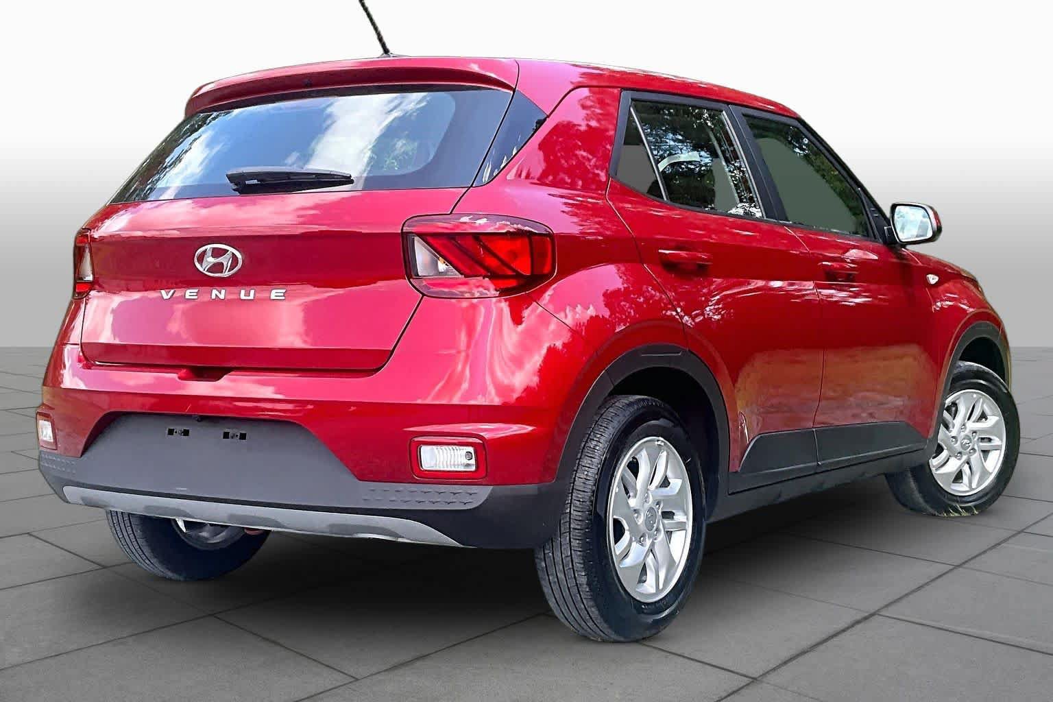 Used 2025 Hyundai Venue SE FWD image 13