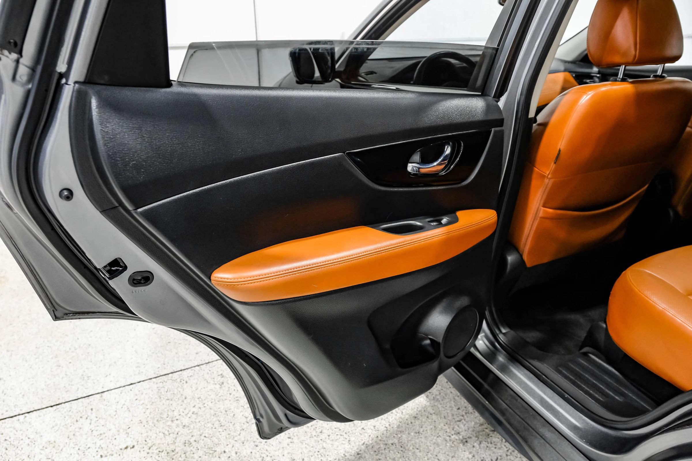 Used 2018 Nissan Rogue SL w/ Premium Package FWD image 55