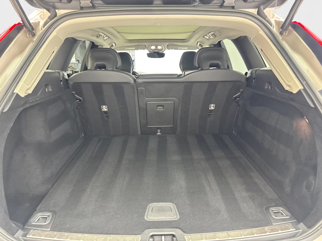 Used 2023 Volvo XC60 B5 Plus FWD image 79