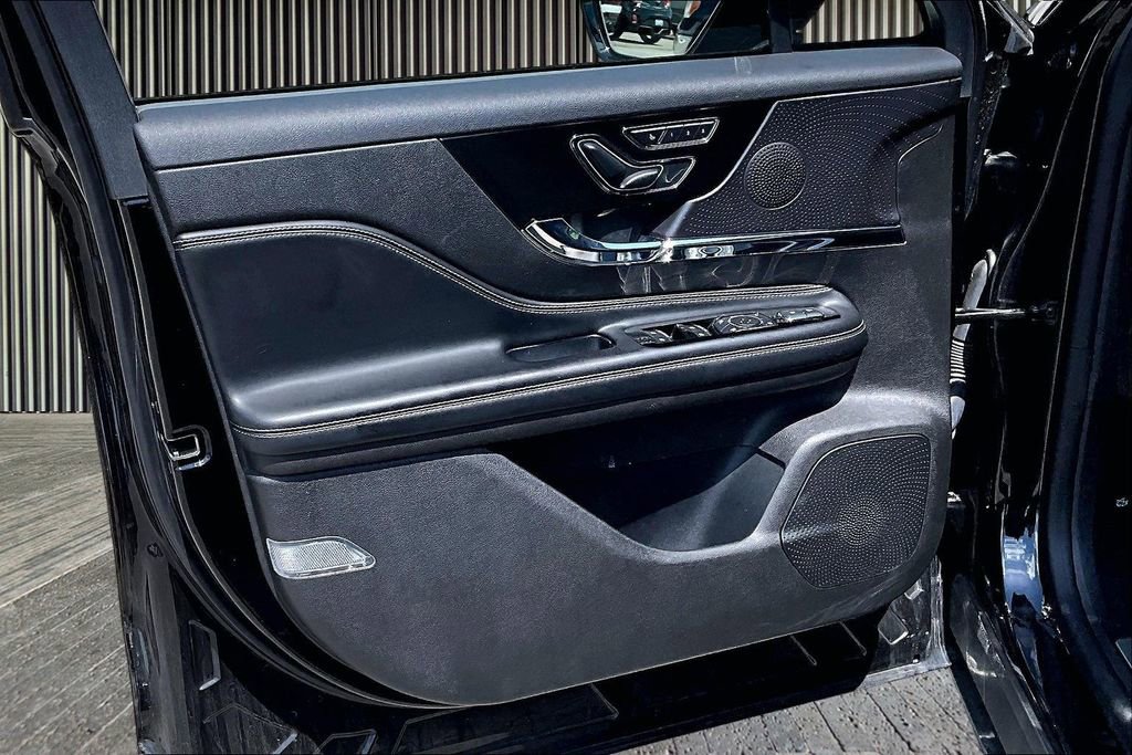 Used 2023 Lincoln Corsair AWD w/ Equipment Group 101A image 23