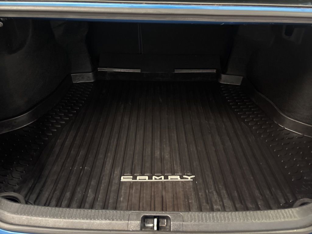 Used 2019 Toyota Camry SE FWD image 12