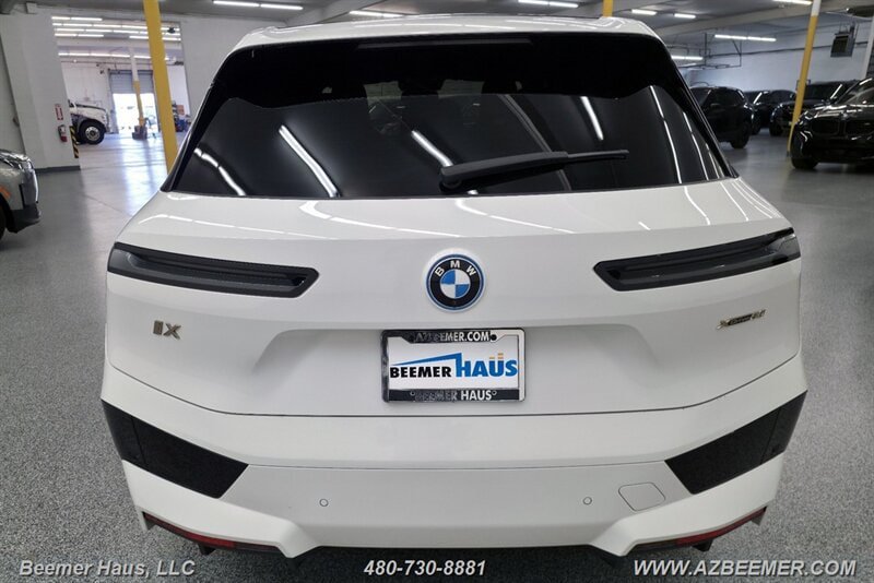 Used 2023 BMW iX xDrive50 w/ Sport Package AWD/4WD image 11