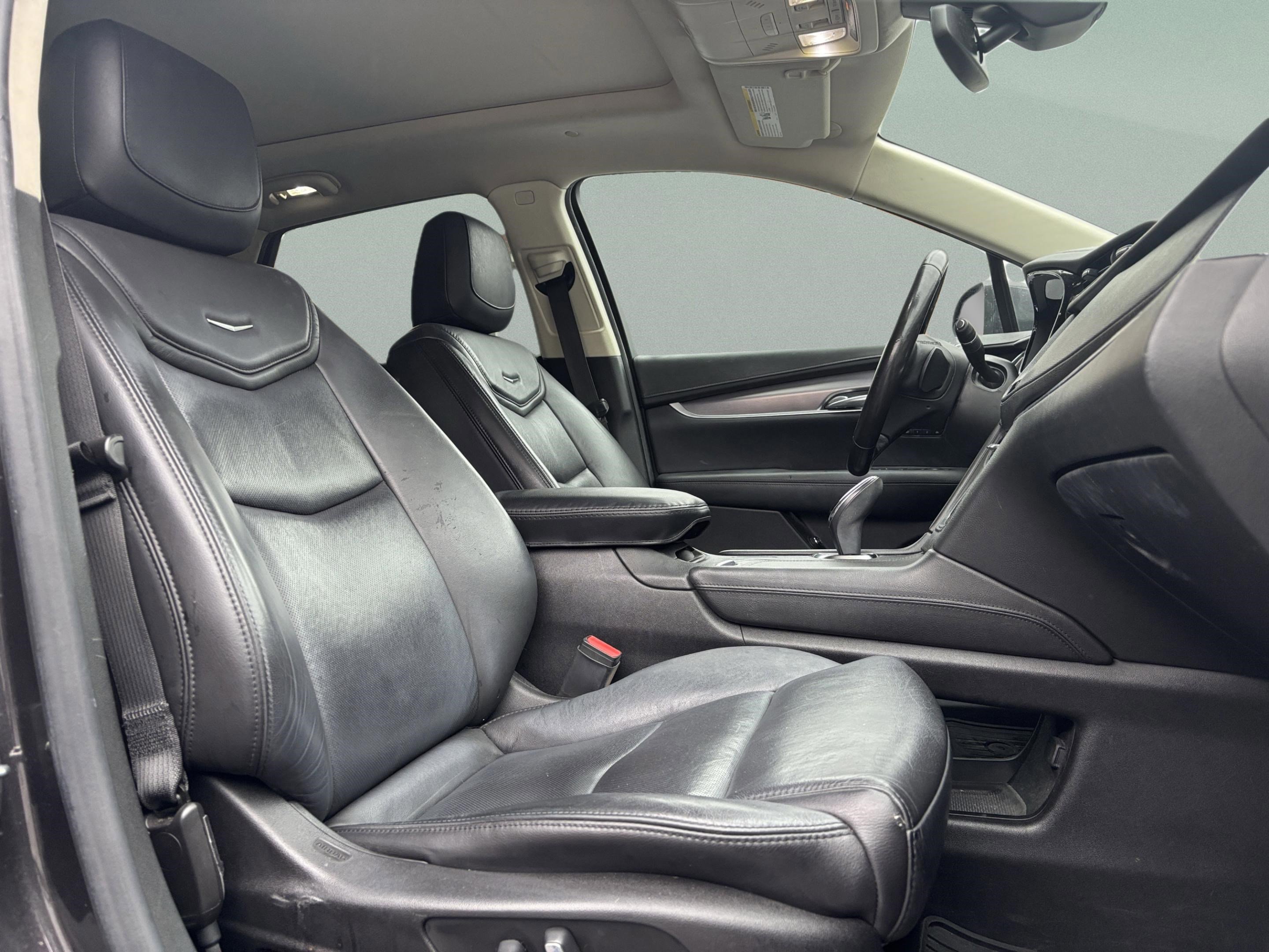 Used 2018 Cadillac XT5 Luxury w/ Driver Awareness Package image 19