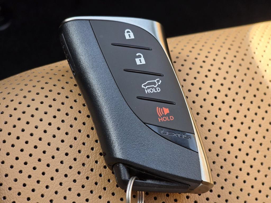 New 2026 Lexus ES 350h AWD image 31