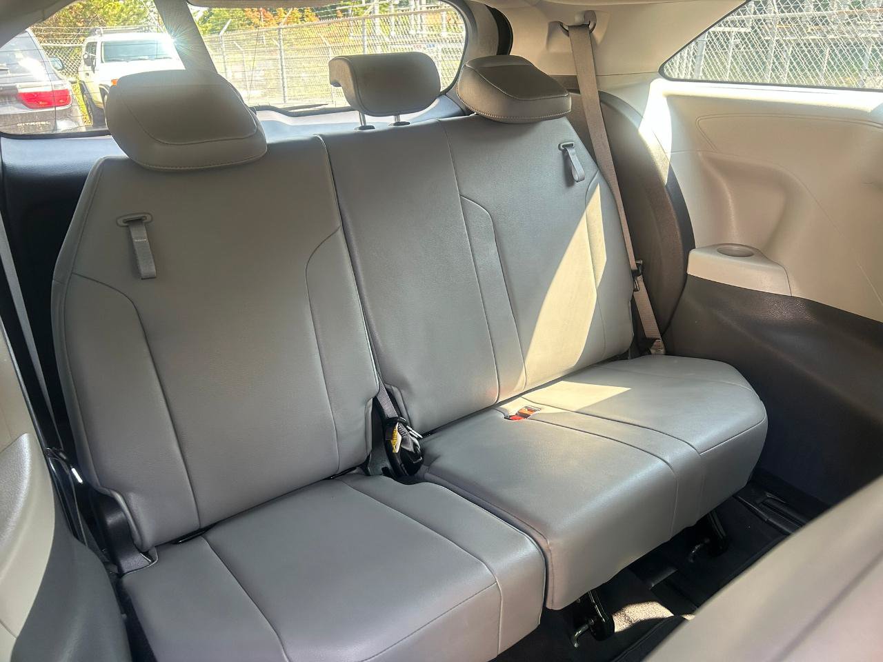 Used 2022 Toyota Sienna XLE AWD/4WD image 21
