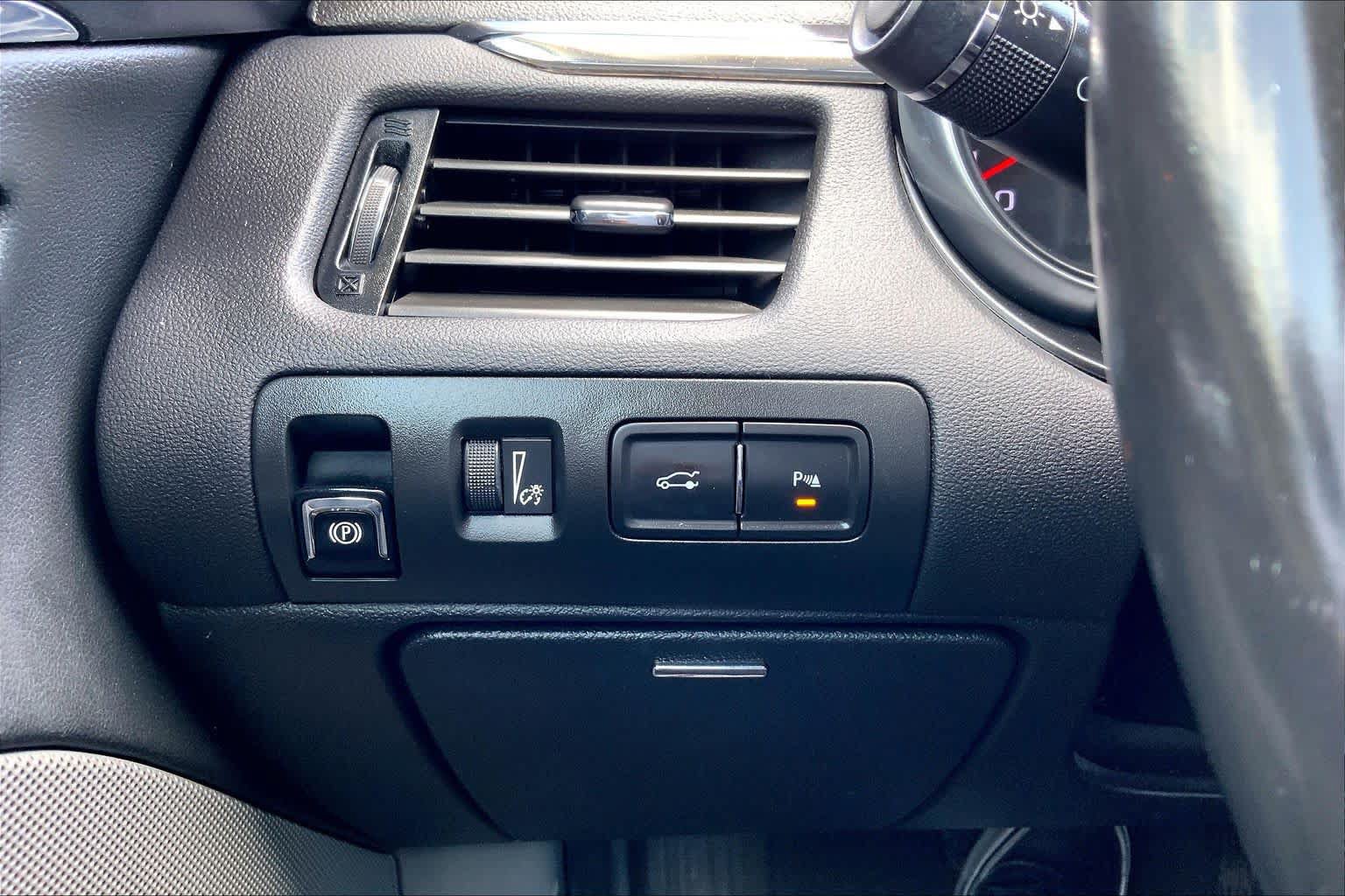 Certified 2018 Chevrolet Impala Premier FWD image 33