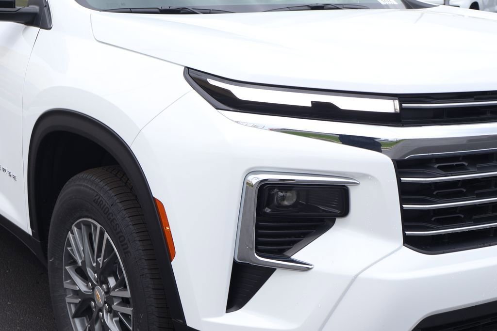 New 2026 Chevrolet Traverse LT w/ Driver Confidence Package FWD image 3