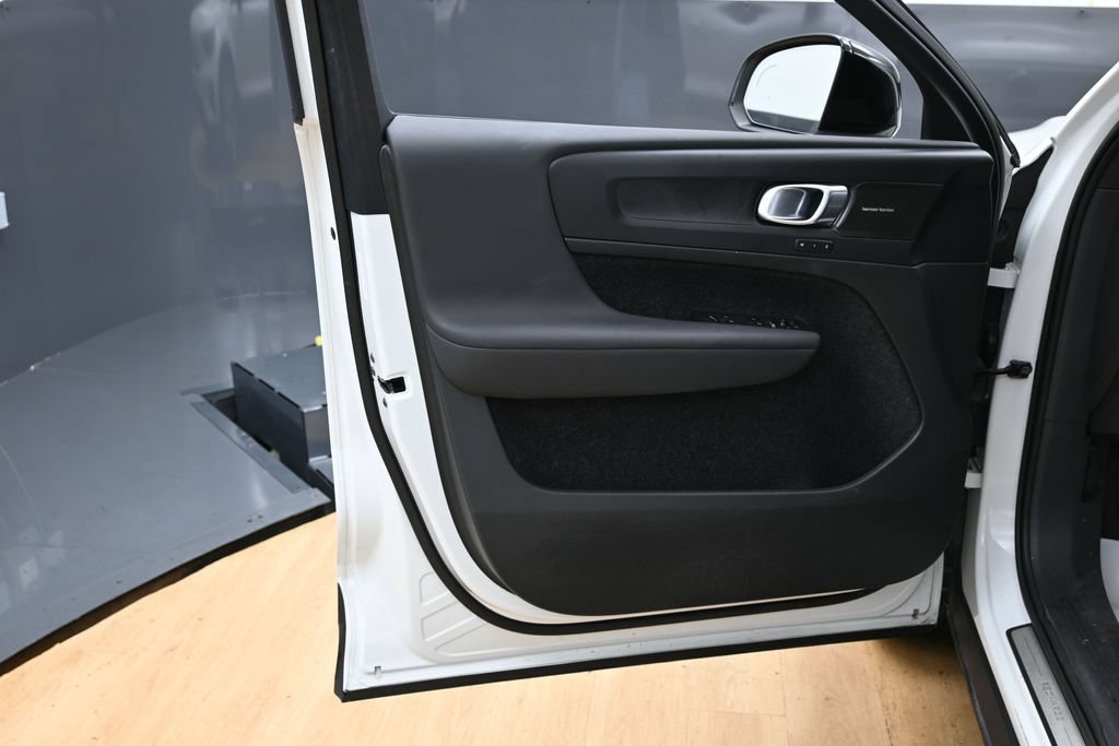 Used 2023 Volvo C40 P8 Recharge Ultimate AWD/4WD image 39