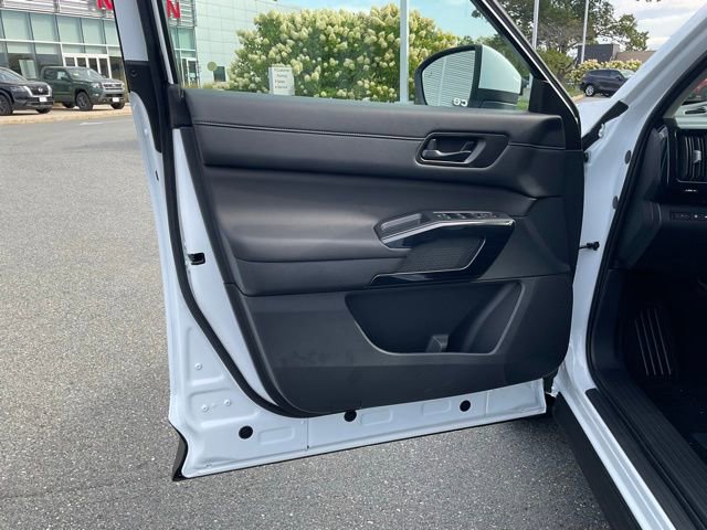 New 2025 Nissan Pathfinder SV image 11