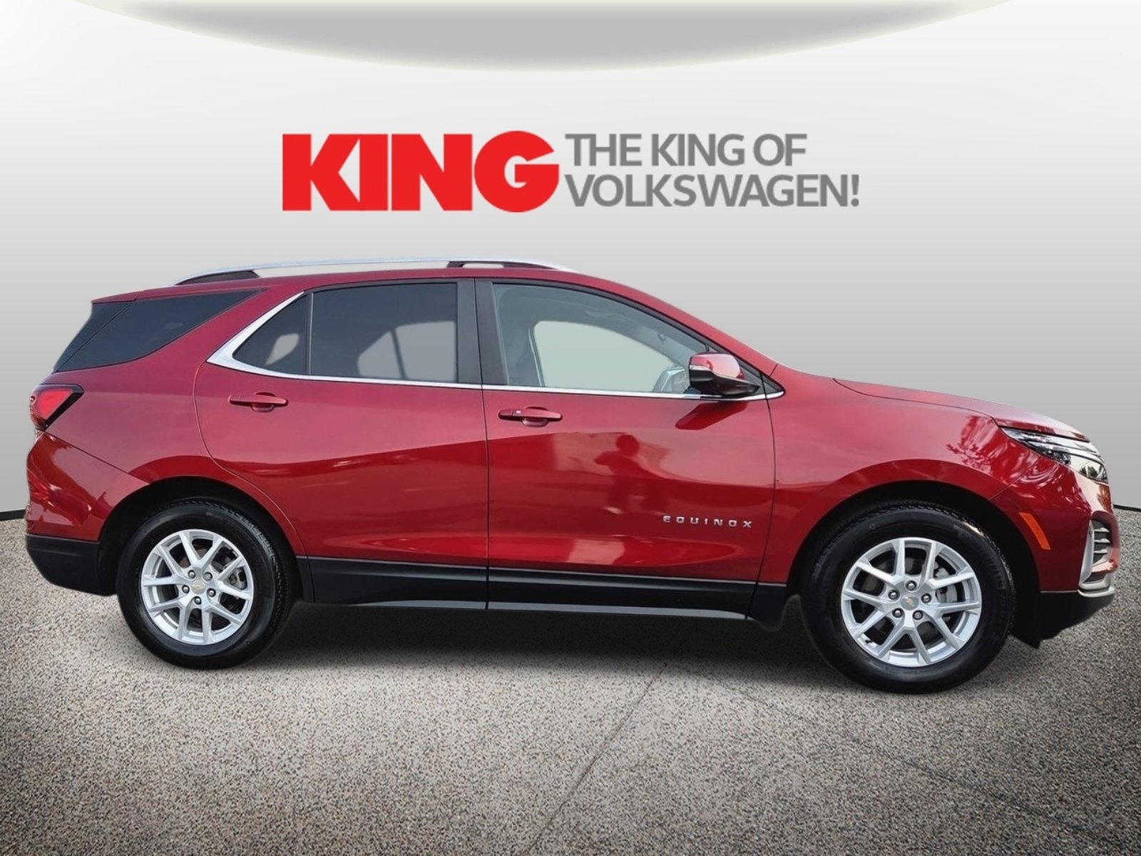 Used 2023 Chevrolet Equinox LT FWD image 2