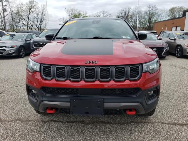Used 2025 Jeep Compass Trailhawk AWD/4WD image 9