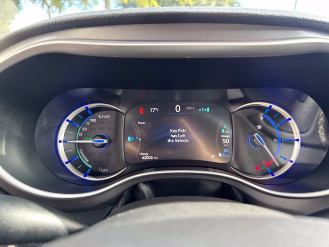 Used 2023 Chrysler Pacifica Touring-L FWD image 27