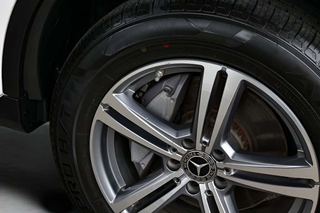 Used 2022 Mercedes-Benz GLC 300 4MATIC image 11