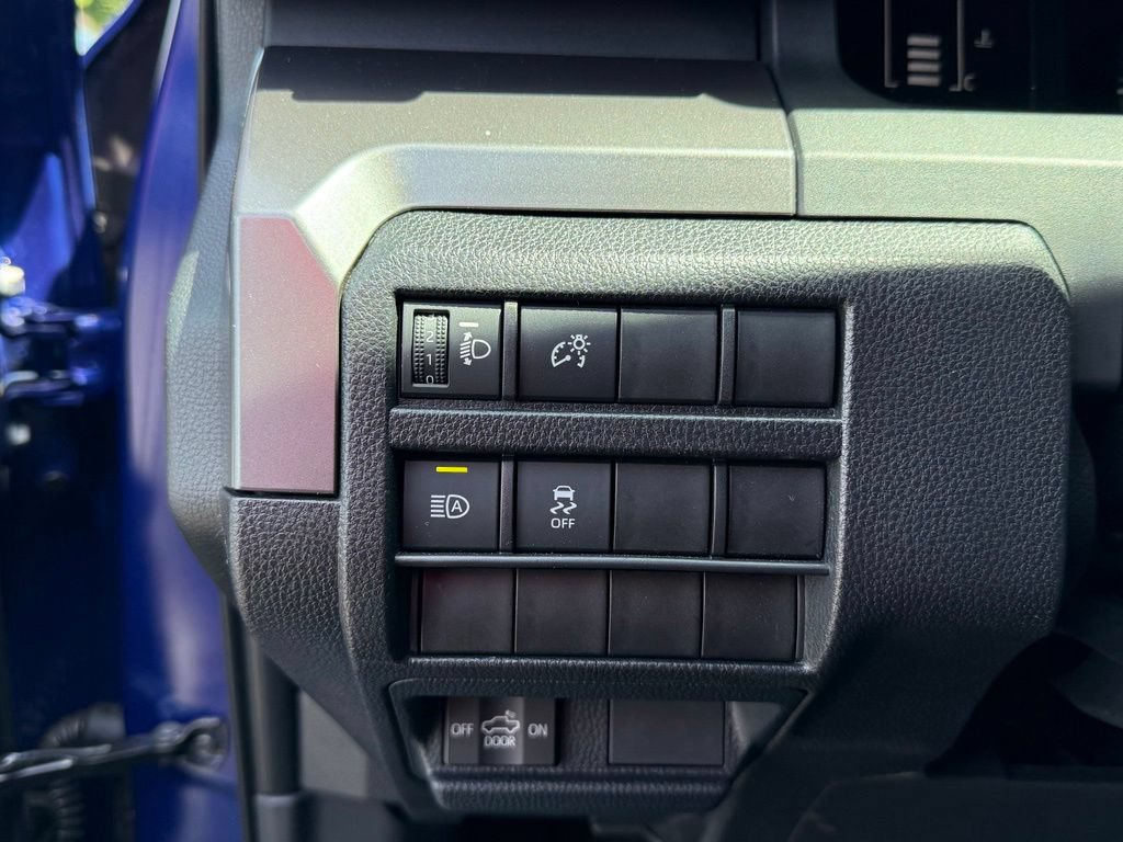 Certified 2025 Toyota Tacoma SR5 AWD/4WD image 14