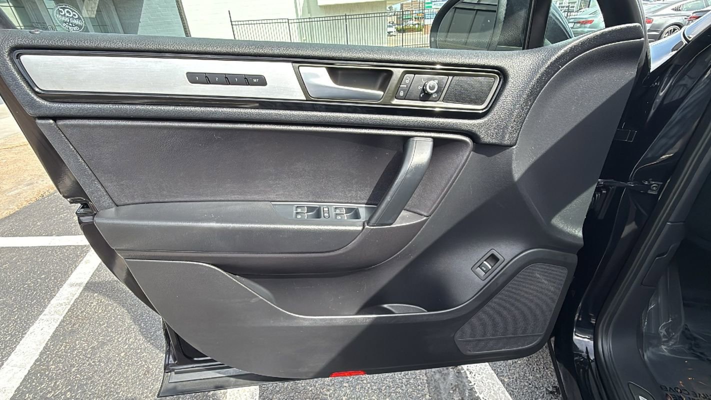 Used 2014 Volkswagen Touareg VR6 AWD/4WD image 9