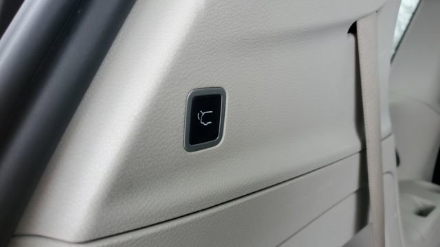 Certified 2024 Chrysler Pacifica Touring-L image 29