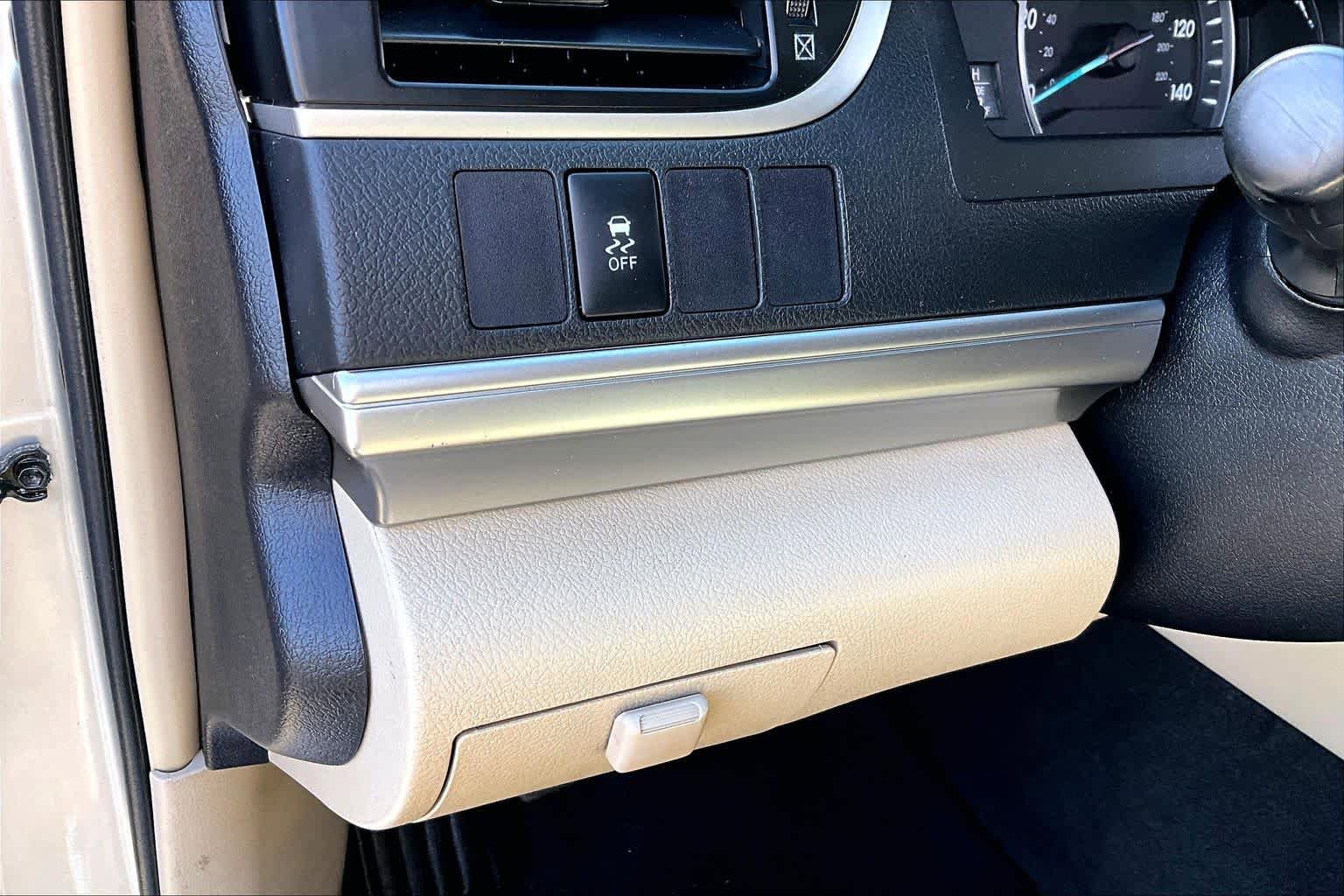 Used 2014 Toyota Camry LE FWD image 31